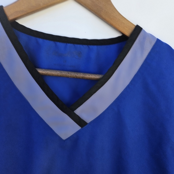 Made 2 Love Blue and Gray V-Neck Scrub Top Size M - Picture 4 of 7